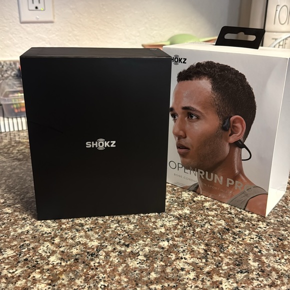 Shokz Openrun Pro Bone Conduction Sports Headphones in Black - Picture 2 of 4